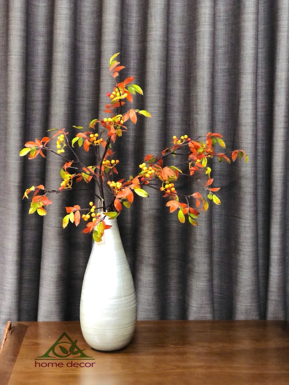 bình hoa tre nên cắm hoa giả hay hoa tươi