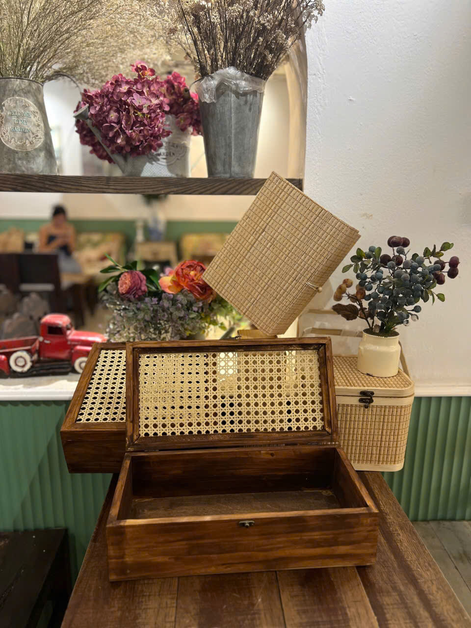 Hộp gỗ tự nhiên nắp mây mắt cá