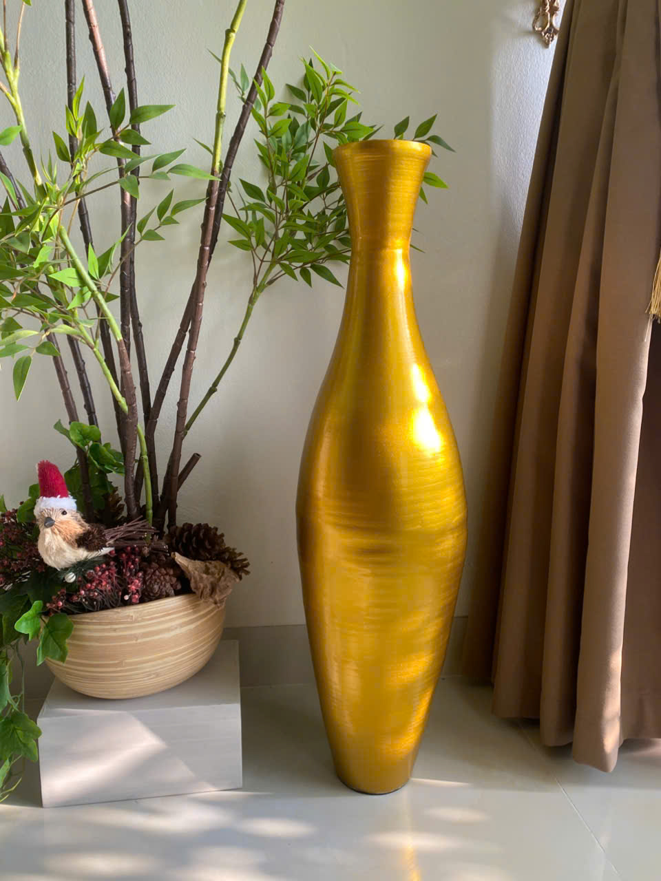 Bình tre cuốn lộ vân màu vàng Gold.